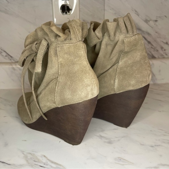 Steve Madden “Matti” Leather Wedge Booties  - Size 8M - Picture 8 of 13